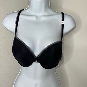🔹 Calvin Klein Push Up Bra